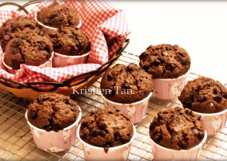 gambar untuk resep makanan Muffin coklat super nyoklat,NO MIXER hasil tinggi menjulang alias High Dome! XD