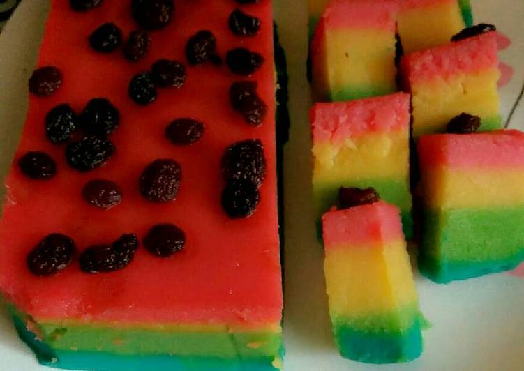 gambar untuk cara membuat Kue Lumpur Kukus Rainbow