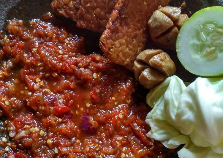 cara membuat Sambel Terasi Tomat Mentah