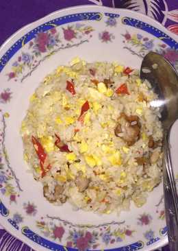 Nasi goreng mentega dengan chicken karage
