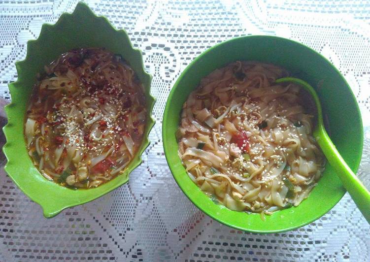 gambar untuk cara membuat Kwetiau Siram kuah Ramyun