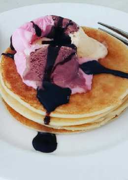 Pancake toping with ice cream