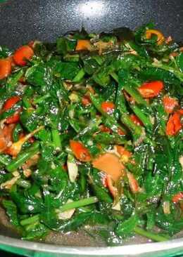 Tumis pakis kulit melinjo pedas