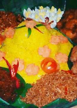 Nasi kuning ala tradisional