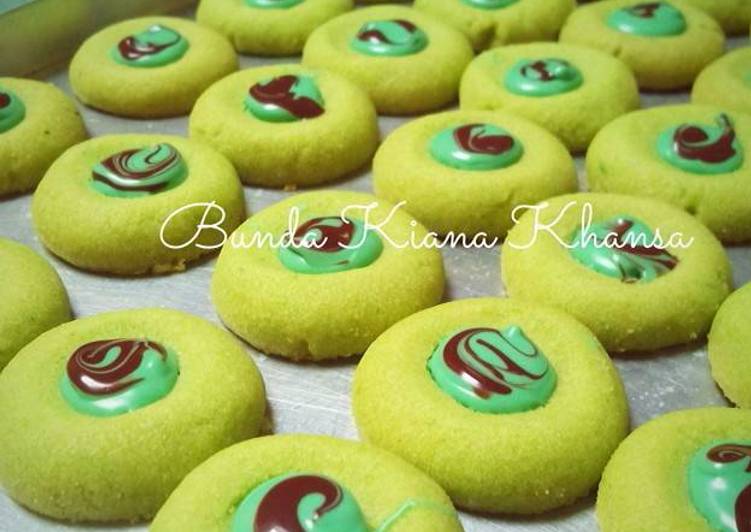 Resep Thumbprint Cookies isi Coklat By Bunda Kiana Khansa