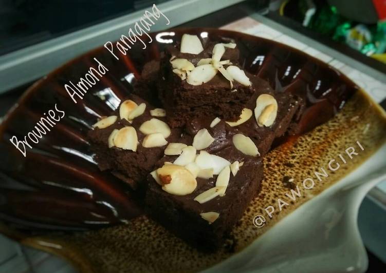 bahan dan cara membuat Brownies Almond Panggang