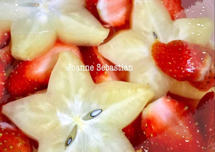 gambar untuk resep makanan Infused Water (Star Fruit + Strawberry)