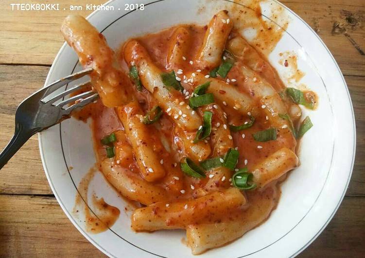 resep lengkap untuk Tteokbokki / korean rice cake