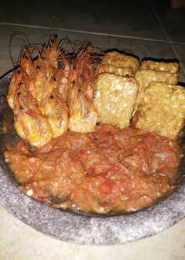 Udang dan tempe penyet sambel terasi