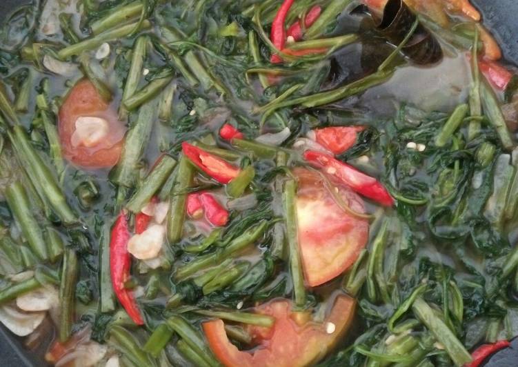 cara membuat Tumis Kangkung Terasi