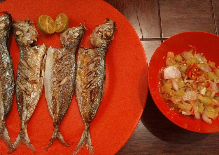 resep lengkap untuk Tude (ikan kembung) goreng dan dabu-dabu lilang