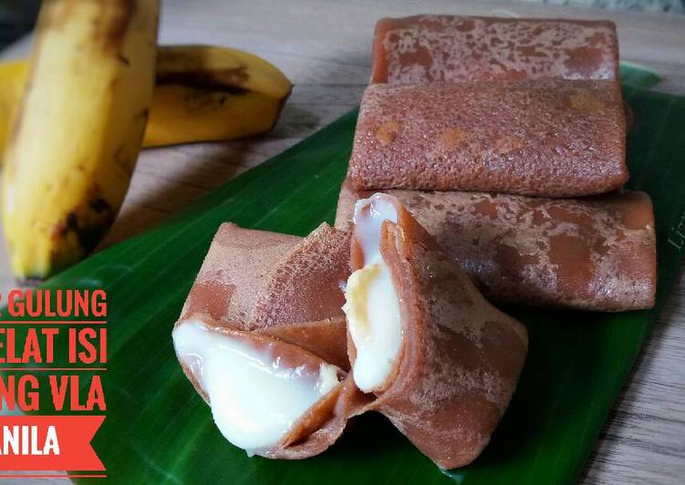 bahan dan cara membuat Dadar Gulung Cokelat isi Pisang dan vLa vaniLa