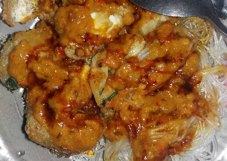 bahan dan cara membuat Baso Goreng Sambal Kacang