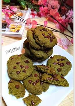 Matcha chocolate chip cookies crunchy