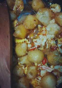 Seblak siomay telur