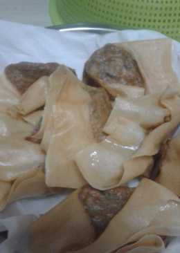 Pangsit goreng isi daging dan sayur