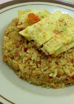 Nasi goreng telur dadar serba wortel no MSG (pedas)