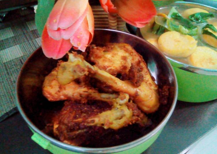 Resep Ayam goreng bumbu ungkep kuning oleh D Sizta Cookpad