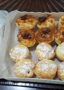 Cream Puff with Dulce de Leche topping