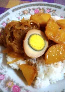 Semur Kentang Telur Klasik