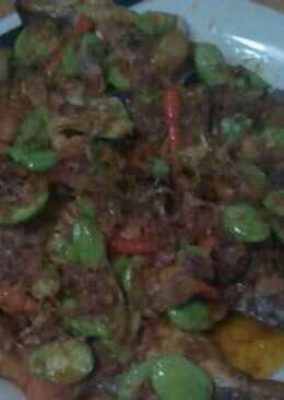 Tumis pete kembung pedas