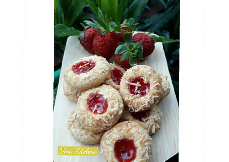 Resep Strawberry Thumbprint Cookies Kiriman dari vina ghatfan