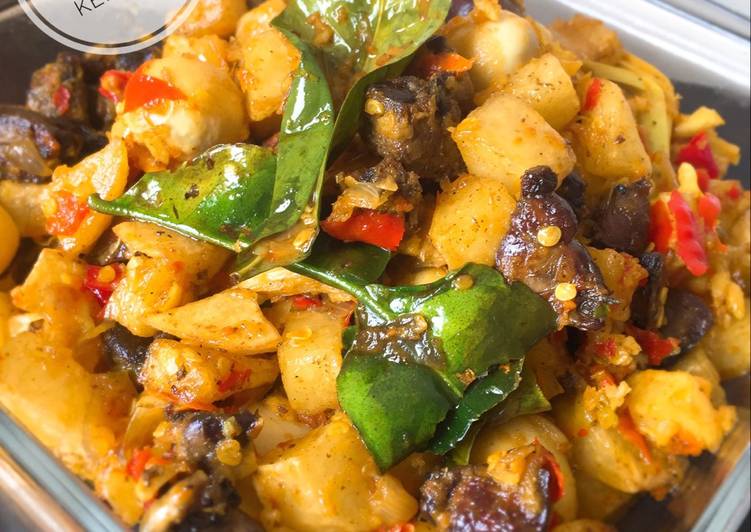 bahan dan cara membuat Sambel Goreng Hati kentang Telur