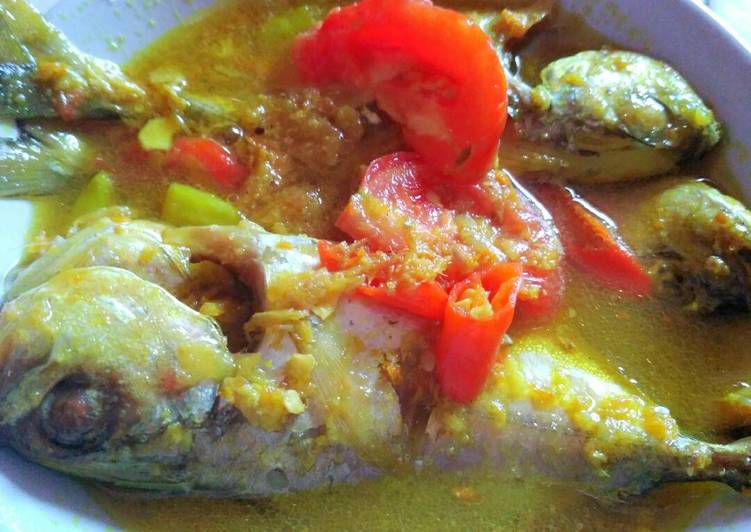 resep lengkap untuk Pindang kuning ikan kuwe/ikan cepa