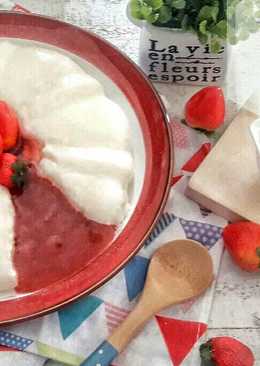 Puding Maizena Saus Strawberry