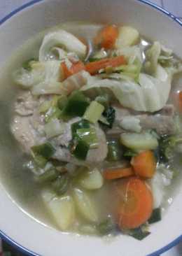 Sop ayam gurih dan lezat