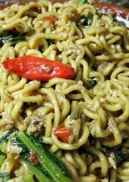 Mie goreng jawa pedas hangat nikmat untuk Sahur / buka puasa