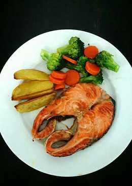 Salmon grill with vegetables