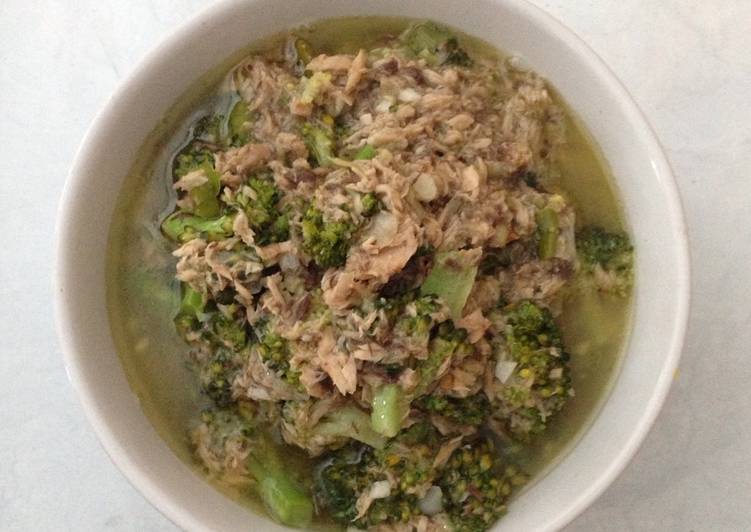 cara membuat Brokoli cah Tuna ala anak kost