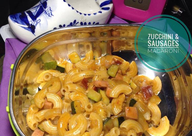 resep lengkap untuk Zucchini & Sausage Macaroni