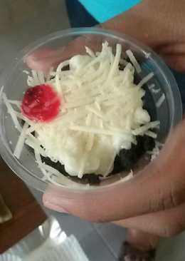 Oreo Cheese Cake with Brownies and Strawberry Jam