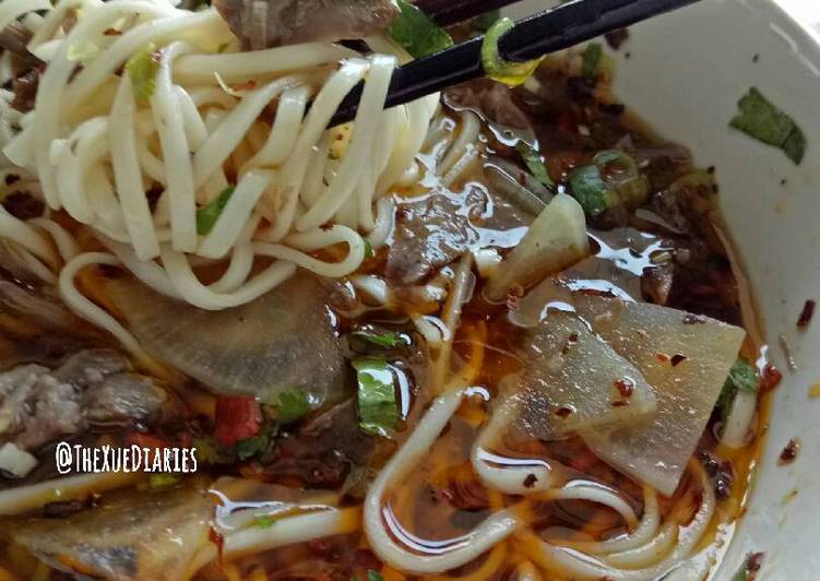 gambar untuk cara membuat Lamien Beef Noodle Soup