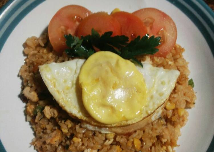 Nasi goreng ayam spesial