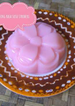 Puding susu stroberi