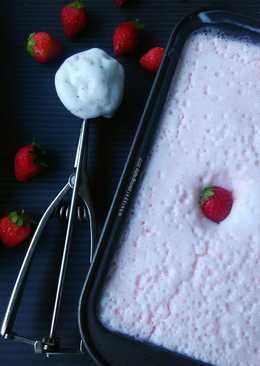 Homemade Strawberry Ice Cream