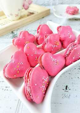 Heart macarons with blueberry filling