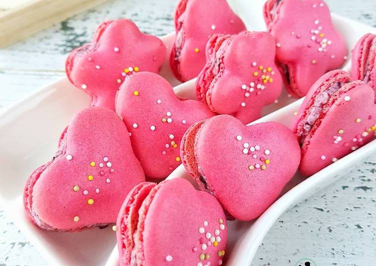 Resep Heart macarons with blueberry filling By Mitry Sumitri