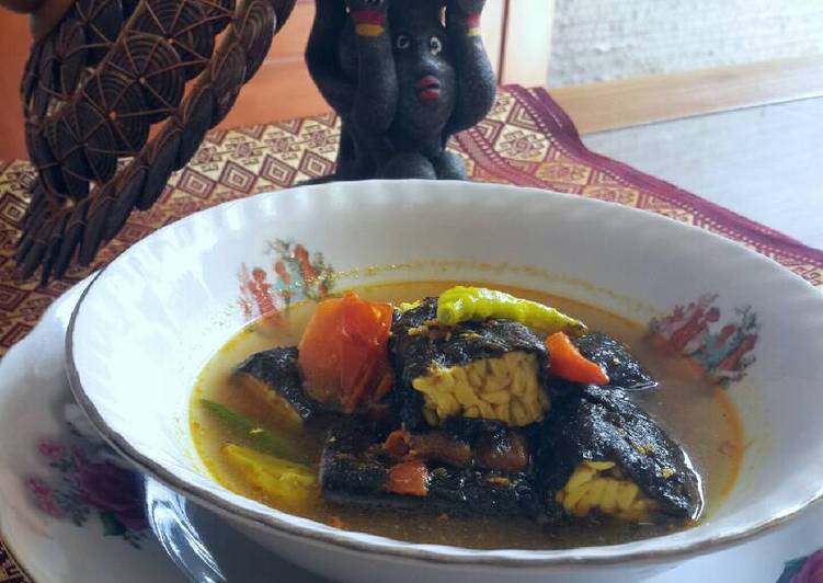 cara membuat Tempe kuning balut seeweed kuah pindang (vegetarian. Tanpa telur. Tanpa daging)