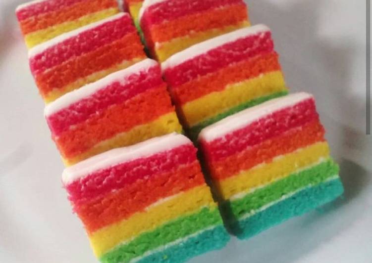 bahan dan cara membuat Rainbow Cake Kukus??????