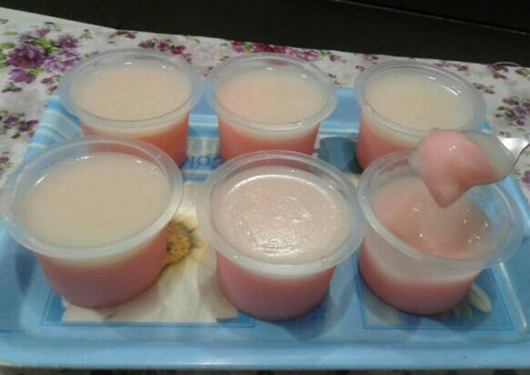 gambar untuk cara membuat Puding silky strawberry