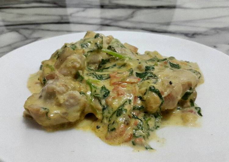 resep Creamy Tuscan Chicken (Ayam saus krim, parmesan, bayam, & tomat)