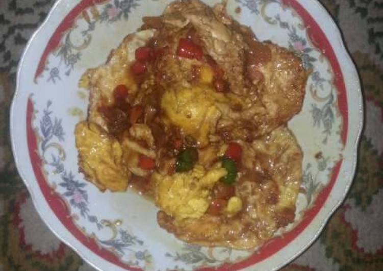 gambar untuk resep Telur ceplok kuah kecap pedass