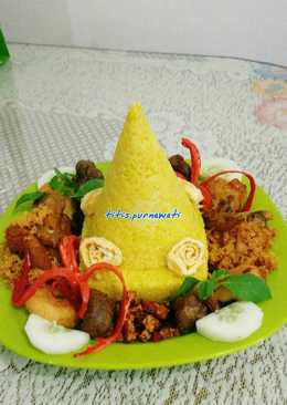 Tumpeng mini (untuk 4-5 orang)