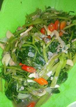 Tumis jakung (jamur dan kangkung)