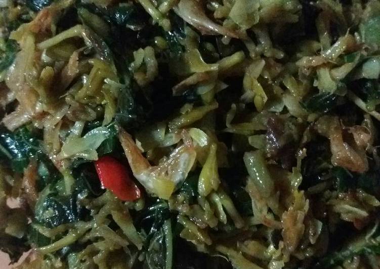 gambar untuk resep makanan Oseng Gurih Pedas Daun Pepaya dan Bunganya