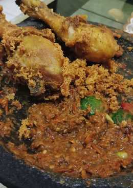 Penyetan Ayam Sambal Tanpa Bawang